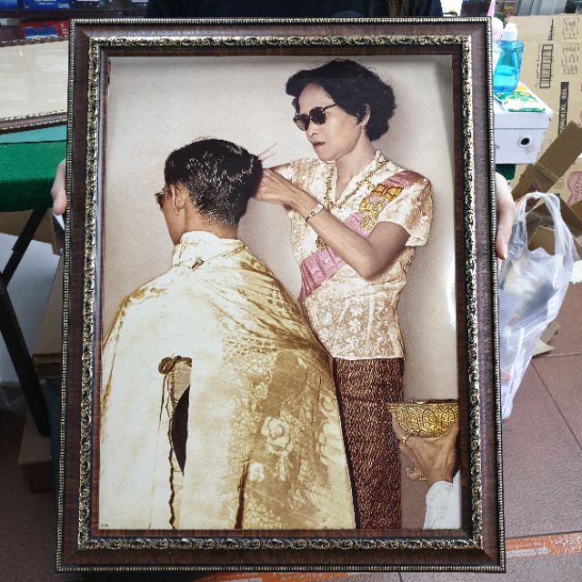กรอบรูป ภาพทงคล รูป สมเด็จย่า ตัดผม ภาพมงคล กรอบรูป สามารถมอบให้คนพิเศษได้ทุกโอกาส ภาพติดร้านตัดดผม