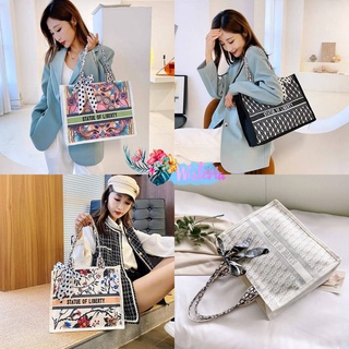 สินค้าพร้อมส่ง กระเป๋าสะพาย งานแฟชั่นสไตล์เกาหลี งานสวยมาก งานผ้าใบ ใสของเยอะ เก่
