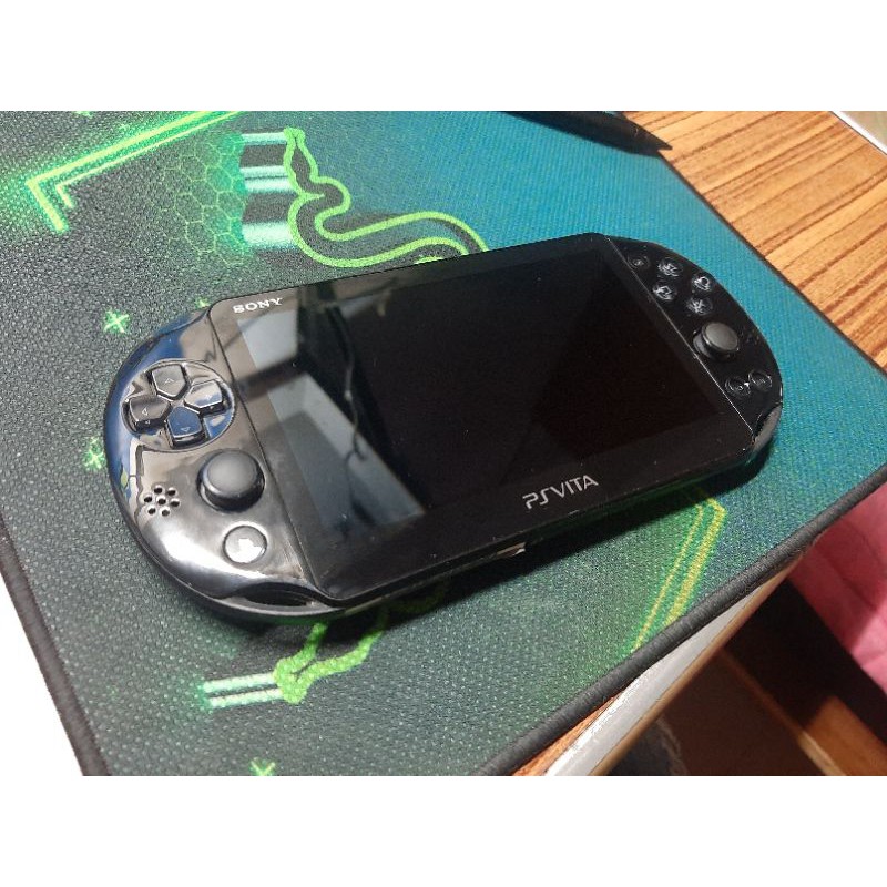 PSVITA รุ่น 2000 Wifi มือสอง ของแท้ (แถม Memory 32GB)