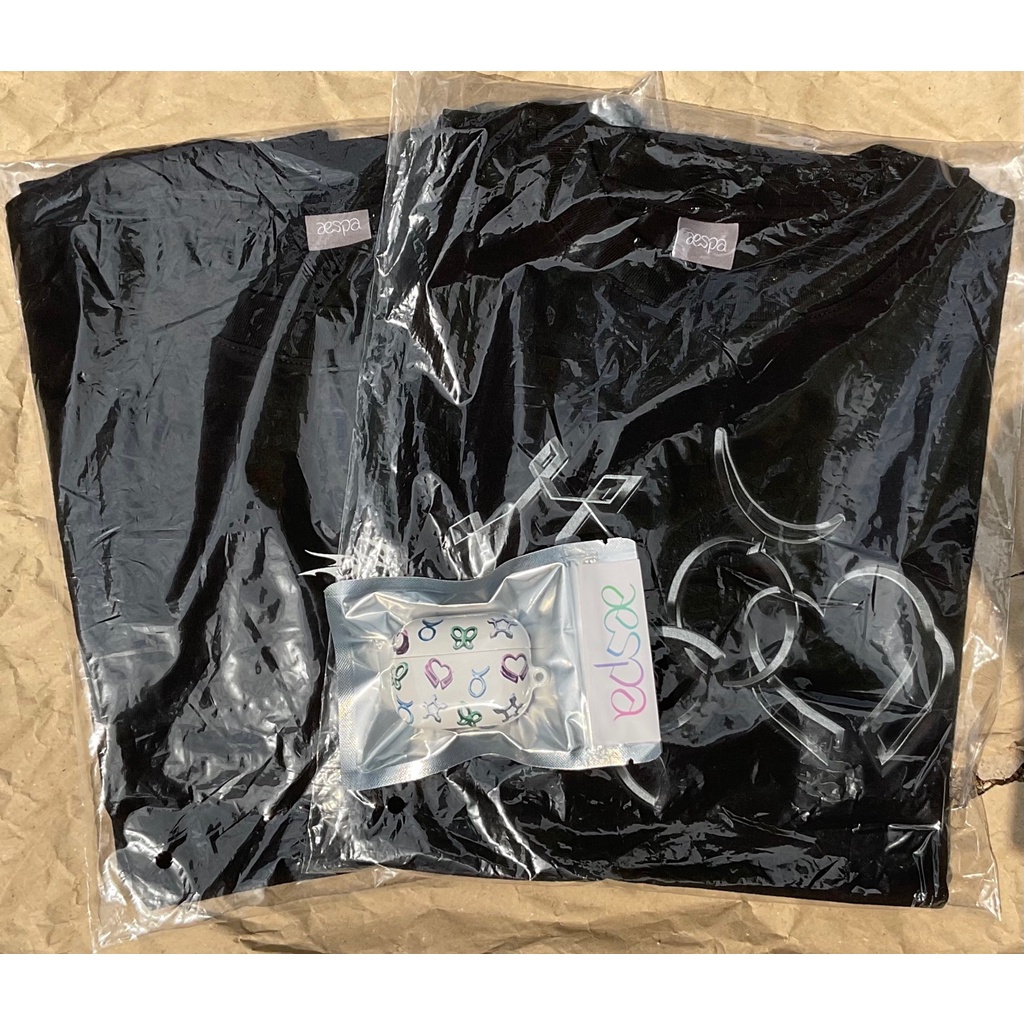 [ของแท้/ พร้อมส่ง] aespa ‘Savage’ OFFICIAL SPECIAL MD T-SHIRT, SLIT SWEATSHIRT, AIRPODS PRO CASE