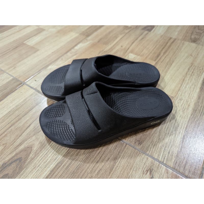 รองเท้า oofos มือสอง สภาพดี