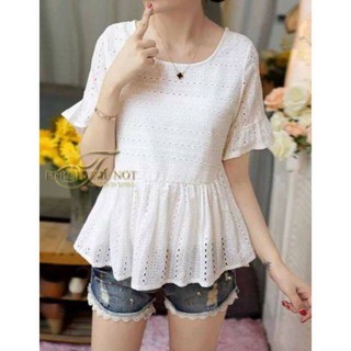 เสื้อฉลุลาย สีขาว อก -35"