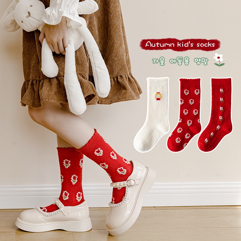 Socks 119 บาท 【3คู่】2022ถุงเท้าเด็กฤดูใบไม้ร่วงและฤดูหนาวสาวป่าลูกไม้สีแดงเกาหลีถุงเท้าผ้าฝ้ายสไตล์ INS 1-12ปี girls calf socks Baby & Kids Fashion