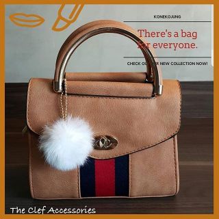 Lovely bag with pom pom