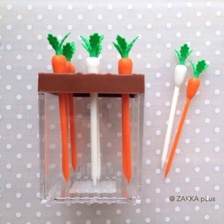 ที่จิ้มขนมหรือผลไม้ Carrot Farm Picks in Acrylic Bottle