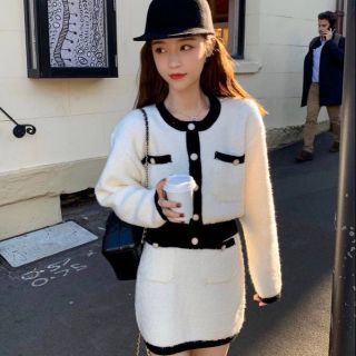 set เสื้อแขนยาว + กระโปรง
เนื้อผ้าดีนุ่มมากเวอร์  หรูดูแพง