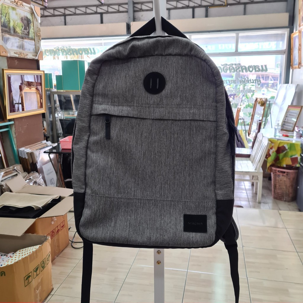 กระเป๋าเป้NIXONสีเทา
