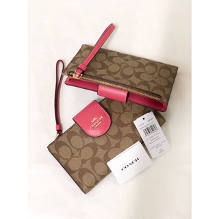 TECH PHONE WALLET IN COLORBLOCK SIGNATURE CANVAS (COACH C2874) สวยหวาน