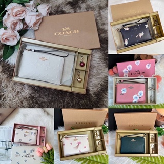 แท้💯🔥🔥 Coach Boxed Corner Zip Wristlet คล้องมือ 1 zip size S เซตกล่อง