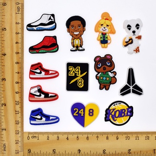 Nba Jibits บาสเก็ตบอล Croc Jibbits Charm Kobe Bryant รองเท้า Charms Pin น่ารัก กีฬา Star Jibitz Crocks สําหรับเด็ก อุปกรณ์เสริมตกแต่งรองเท้า