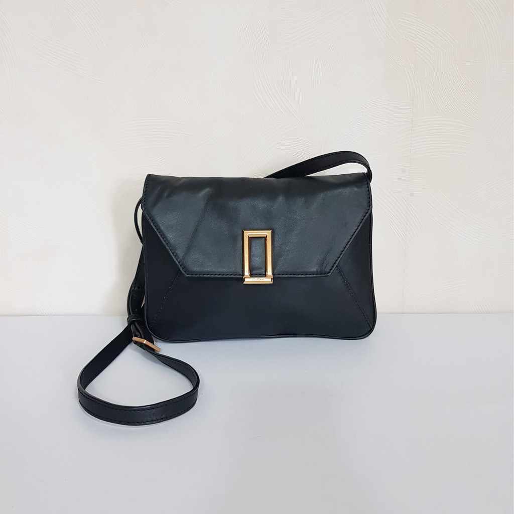 กระเป๋ามือสอง - กระเป๋าทรงครอสบอดี้ สีดำ แบรนด์ Couronne bag