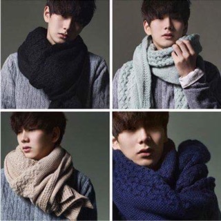 Knitting scarf (hot guy)