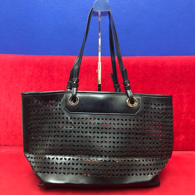 กระเป๋า Charles& Keith