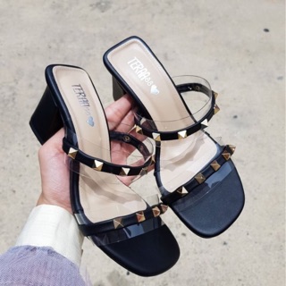 👟👟..New &amp; Best Seller!!..👟👟 พร้อมส่ง 🎉🎉 รองเท้าส้นแก้ว แบบสวมหน้าทำจากซิลิโคน ประดับด้วยหมุดสีทอง นิ่ม เบา