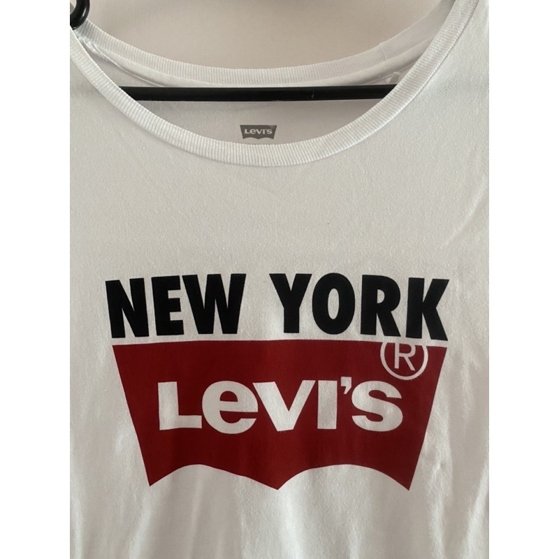 summersalt เสื้อยืด Levi’s แขนสั้น สกรีนอักษรใหญ่ NEW YORK