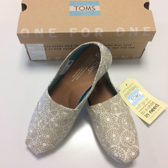รองเท้า Toms