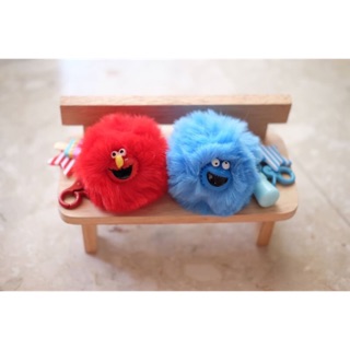 💙มาแล้วจ้า❤️ พวงกุญแจพู่ elmo &amp; Cookie monster