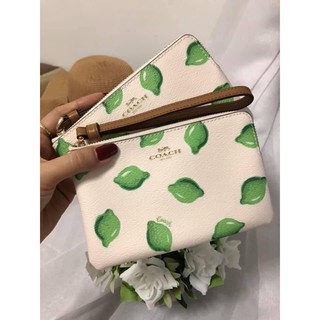 พร้อมส่ง แท้ 🇺🇸 100% New Coach 1 ซิป S รุ่น CORNER ZIP WRISTLET WITH LIME PRINT (COACH 3283) IM/CHALK GREEN MULTI