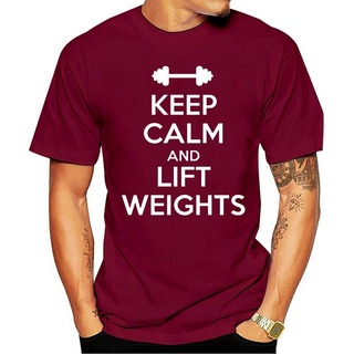 เสื้อยืดผ้าฝ้ายพิมพ์ลายแฟชั่น เสื้อยืดคอกลม ผ้าฝ้าย 100% พิมพ์ลาย KEEP CALM AND LIFT WEIGHTS แฟชั่นสําหรับผู้ชาย ใส่ออกก