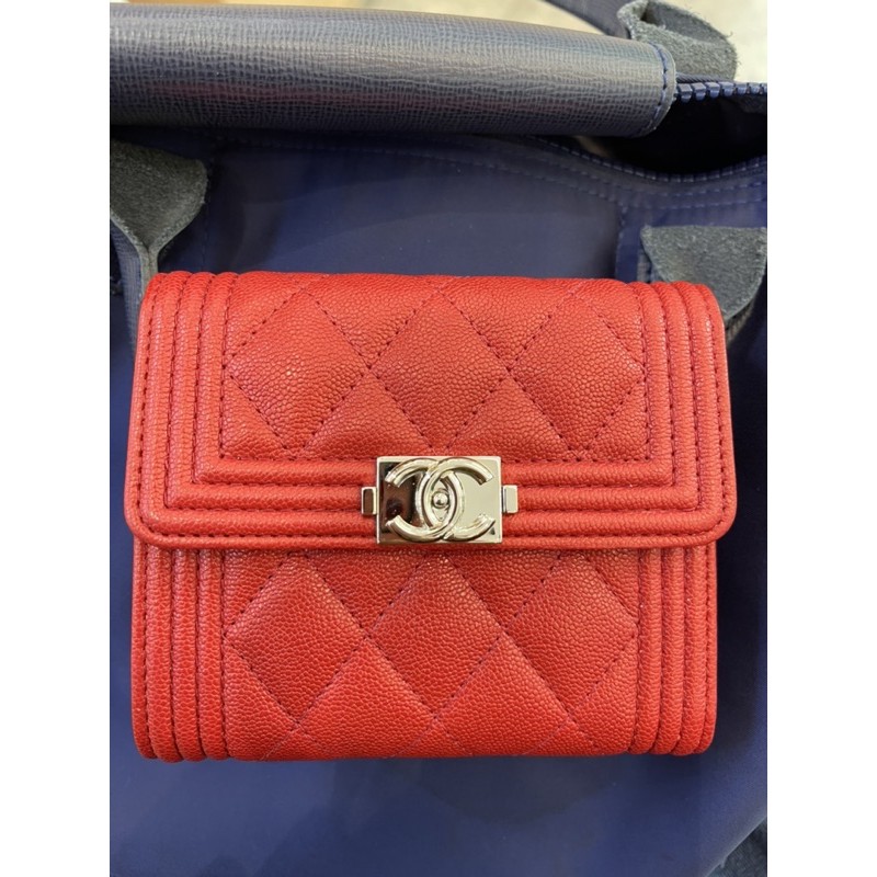 Chanel Boy trifold wallet holo 29 สีแดง