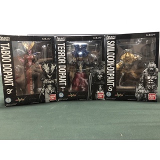 Figuarts zero terror dopant, taboo dopant, smilodon