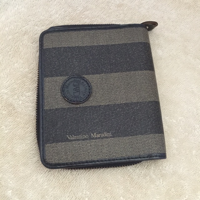 กระเป๋าสตางค์ Valentino แท้