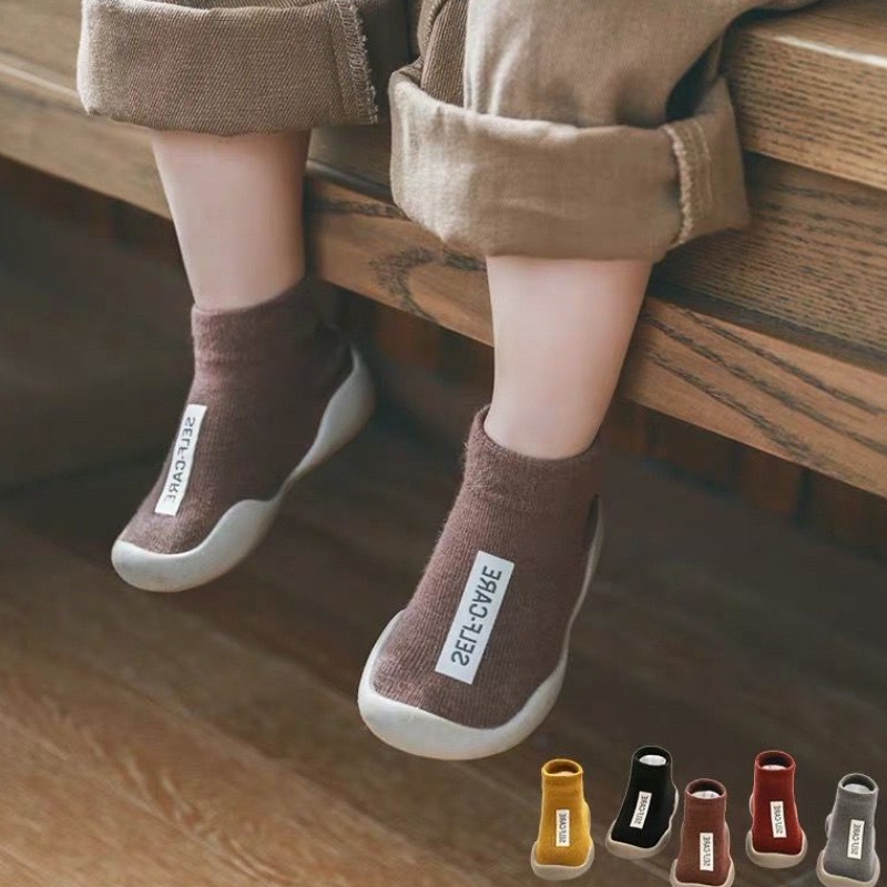 รองเท้าเด็กพื้นยาง สวมง่ายกระชับเท้า สำหรับเด็กวัยหัดเดิน