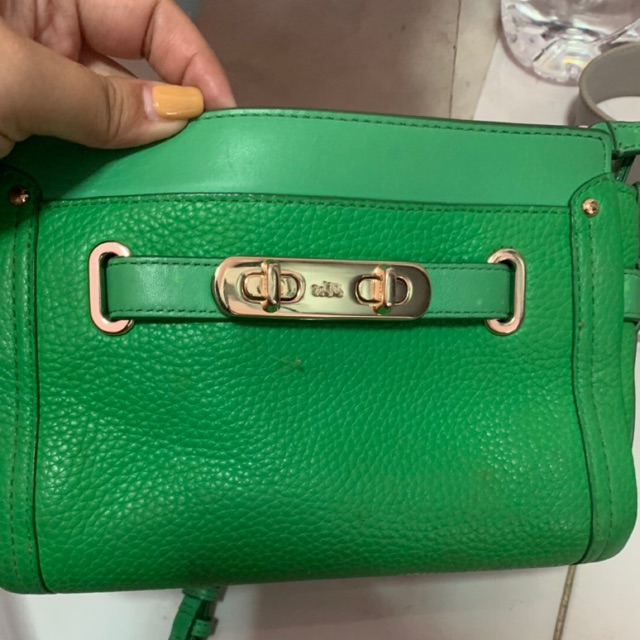 กระเป๋าสะพายข้าง Coach สีเขียว ของแท้100% **ส่งฟรีค่ะ**