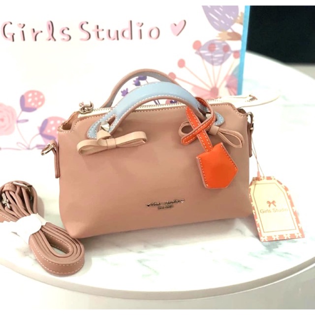 กระเป๋าสะพายแบรนด์แท้ Girls Studio สีชมพูนู้ด
