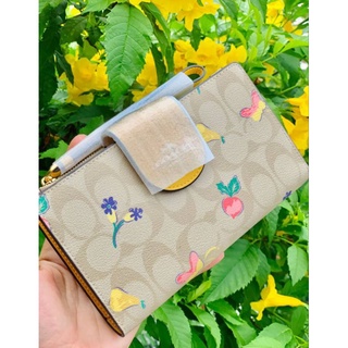 กระเป๋าสตางค์ใบกลาง แบบมีสายคล้องมือ Coach wallet C8751