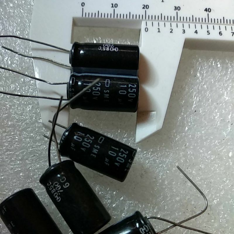 ELCO 10 UF 250V*****