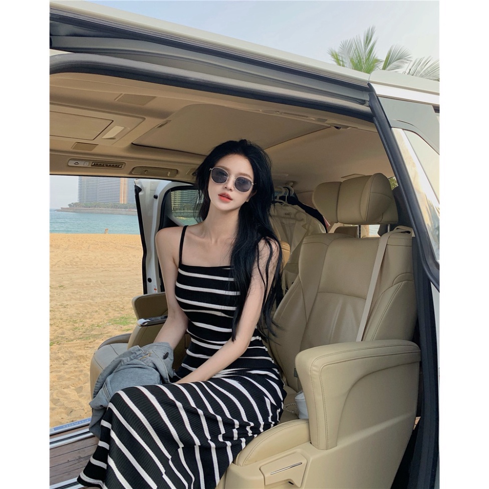 เดรสยาวสายเดี่ยวคอเหลี่ยมเข้ารูปผ้ายางยืดลายทางแนวนอน CRD012 - ร้านขายของ