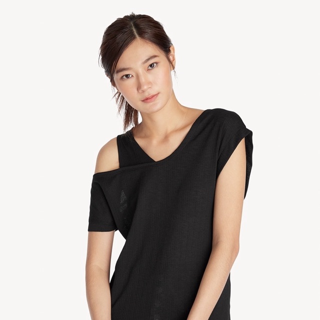 ส่งต่อเสื้อจากร้าน pomelo