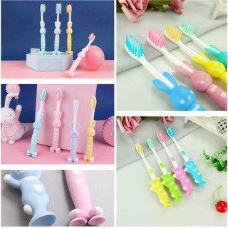 เซทแปรงสีฟันเด็กสไตล์ญี่ปุ่น 4 ชิ้น ลายหมีและกระต่าย ด้ามจับ จับง่าย ฐานแปรงมียางวางตั้งได้  แปรงสีฟันเด็กลายน่ารัก