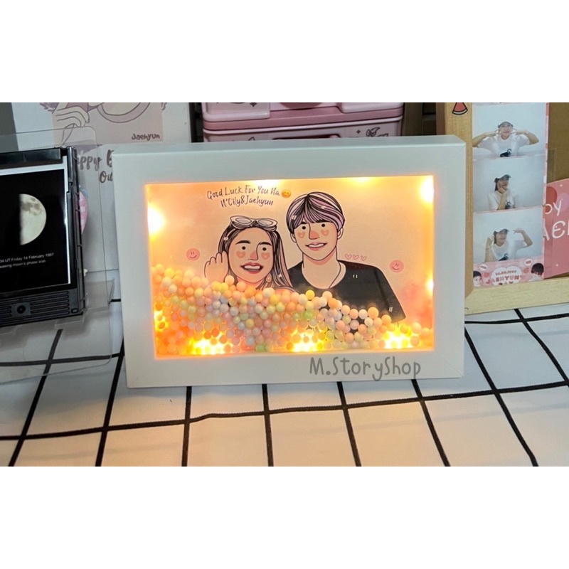 กรอบพร้อมไฟ+รูปวาดมินิมอล