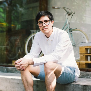 (SIZE S) ISSARA Original เสื้อเชิ้ตชาย ปกกระดุม ทรงสลิม สีขาว origami ship