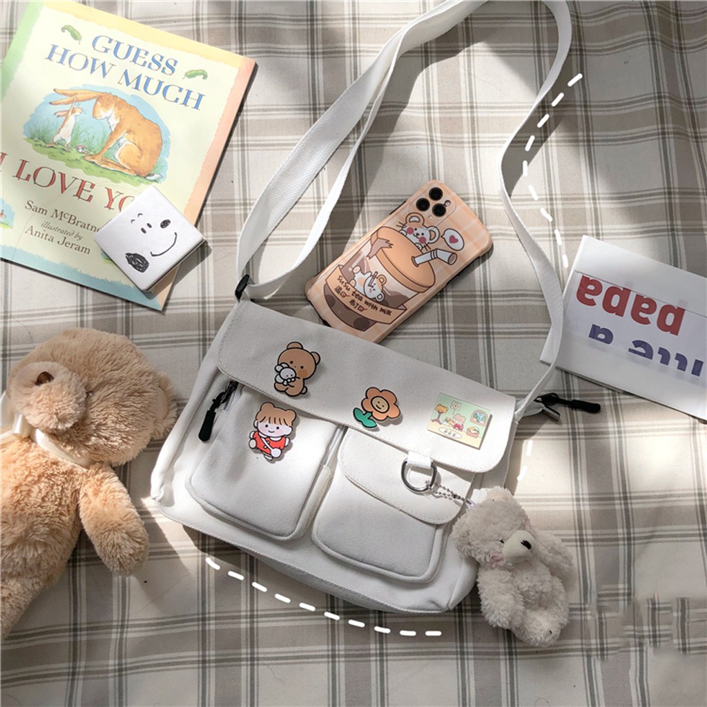 (มีส่งด่วน) tokyosellected(T1409) กระเป๋าสะพายข้างผ้าแคนวาส (แถมเข็มกลัด 4 ชิ้น) - รูปที่ 3