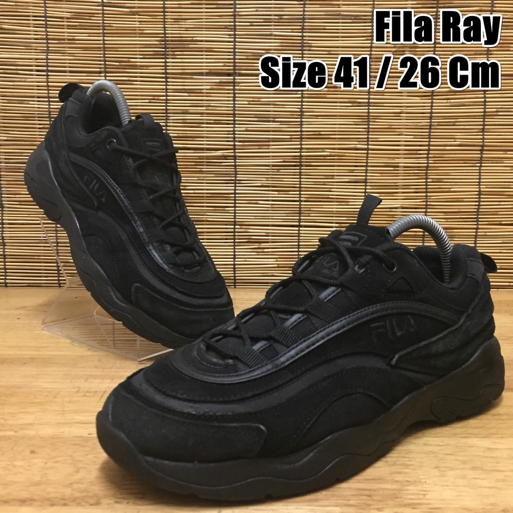 Fila Ray รองเท้าผ้าใบมือสอง