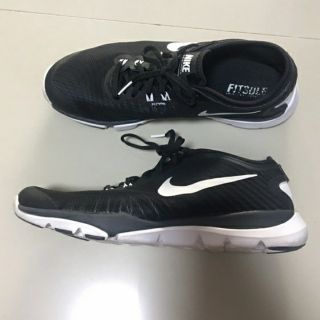 Used like new Nike fitness size 40.5(9) เหมือน  ใส่น้อยมาก สภาพดี ซื้อมา3500฿ ขาย1500฿  ของแท้💯%ค่ะ