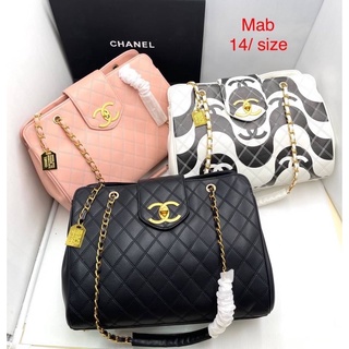 กระเป๋าถือ Chanel ทรงหมอน 14 นิ้ว