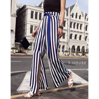 •••New•••
Stripe Pants
กางเกงขายาวบายริ้ว ดีเทลผ่าหน้า