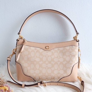 Coach F46285 small east/west ivie crossbody ขนาด 10 3/4" (L) x 7 1/4" (H) x 4 1/4" (W) ใบนี้ทรงสวย