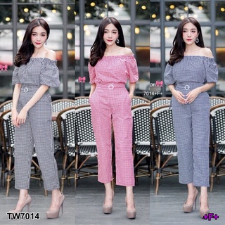 👗Pfashion [ส่งไว!!🚛] P7014  Set 2 ชิ้น เสื้อปาดไหล่ ลายสก๊อต+กางเกงขายาวมาพร้อมสายเข็มขัด  Set of 2 pieces. Pl