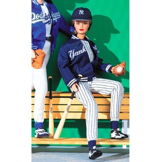 **กล่องไม่สวย** NEW YORK YANKEES 1999 Vintage Barbie Doll #23881 NY Yankees