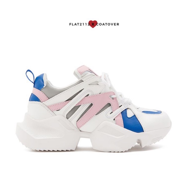 Sneaker รุ่นพิเศษของ collection Flat2112 x Coatover