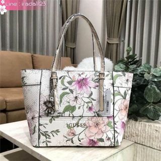 GUESS PRINTED FLOWERS SHOPPER BAG (SIZE L) ของแท้ ราคาถูก