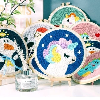 ชุดเย็บปักถักร้อย งานปักสำหรับมือใหม่ ชุดปักครอสติช ภาพวาดการ์ตูน DIY ของขวัญ ชุดอุปกรณ์เย็บปักถักร้อยเย็บปักถักร้อย Diy เซตปักฟู สําหรับผู้เริ่มต้น punch needle Embroidery Kit Needlework for Beginner
