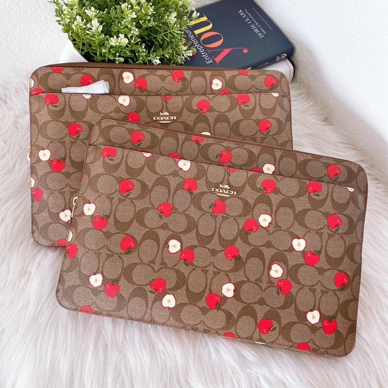 COACH LAPTOP SLEEVE IN SIGNATURE CANVAS WITH APPLE PRINT #6296