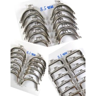 ปากกระเป๋าปิ๊กแป๊กสีเงิน  ขนาด 8.5 ซม.มี 3 แบบ โค้ง เหลี่ยม …