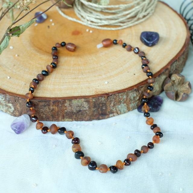 Dark Cherry Cognac Mix Matte สร้อยคออําพันเด็กเคลือบเงา 33 ซม